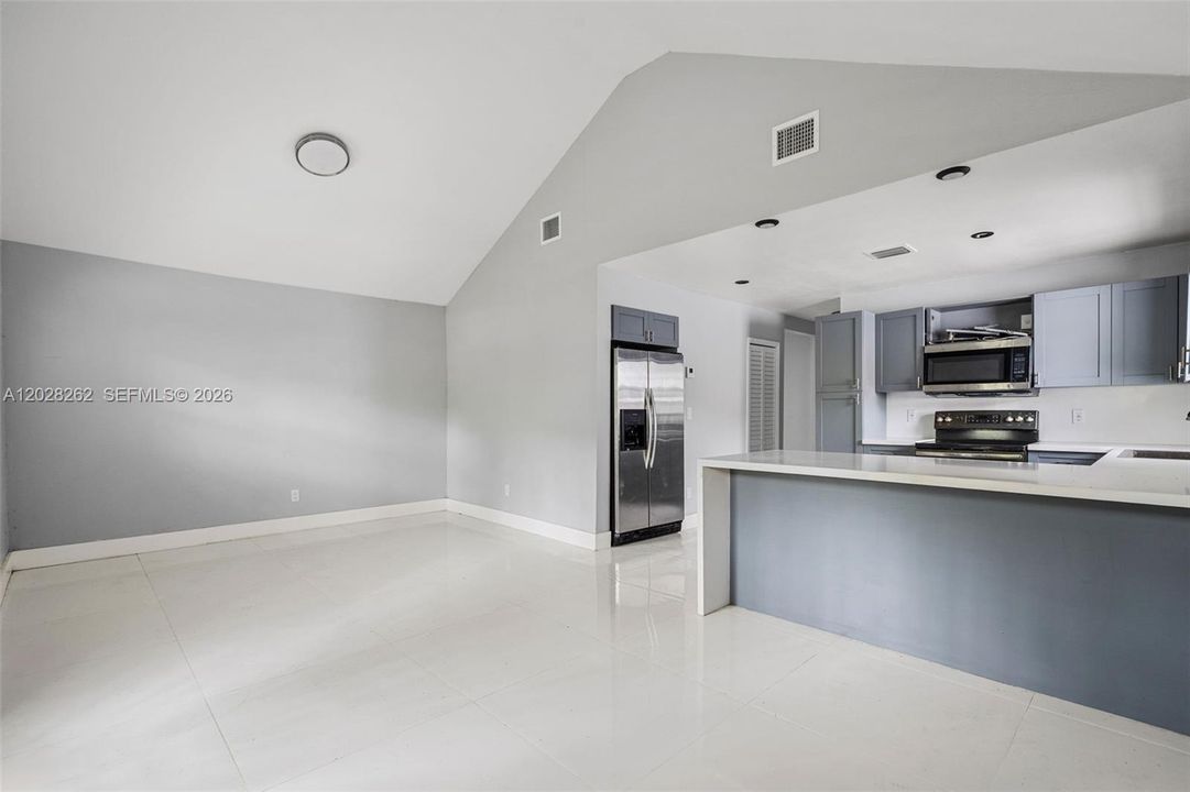 Activo con contrato: $595,000 (3 camas, 2 baños, 1600 Pies cuadrados)