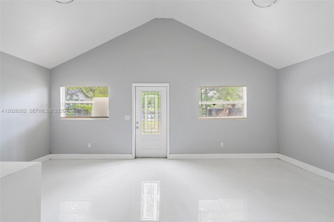 Activo con contrato: $595,000 (3 camas, 2 baños, 1600 Pies cuadrados)