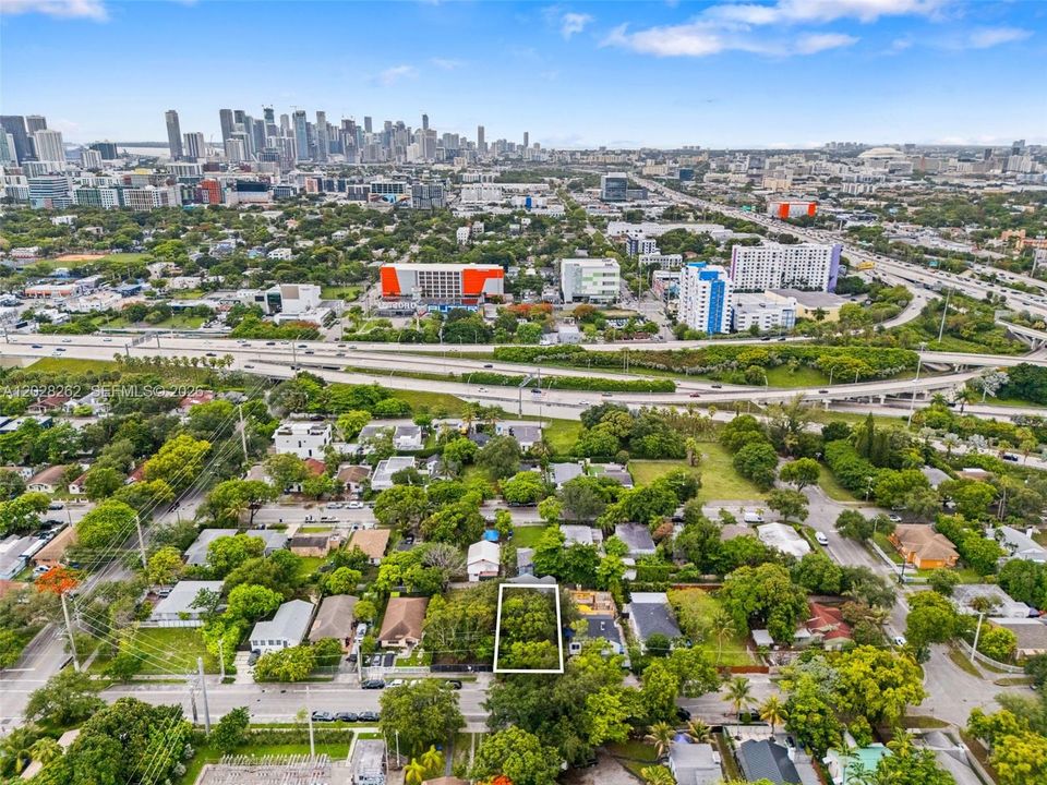 Activo con contrato: $595,000 (3 camas, 2 baños, 1600 Pies cuadrados)