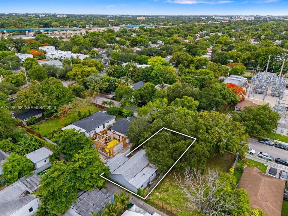 Activo con contrato: $595,000 (3 camas, 2 baños, 1600 Pies cuadrados)