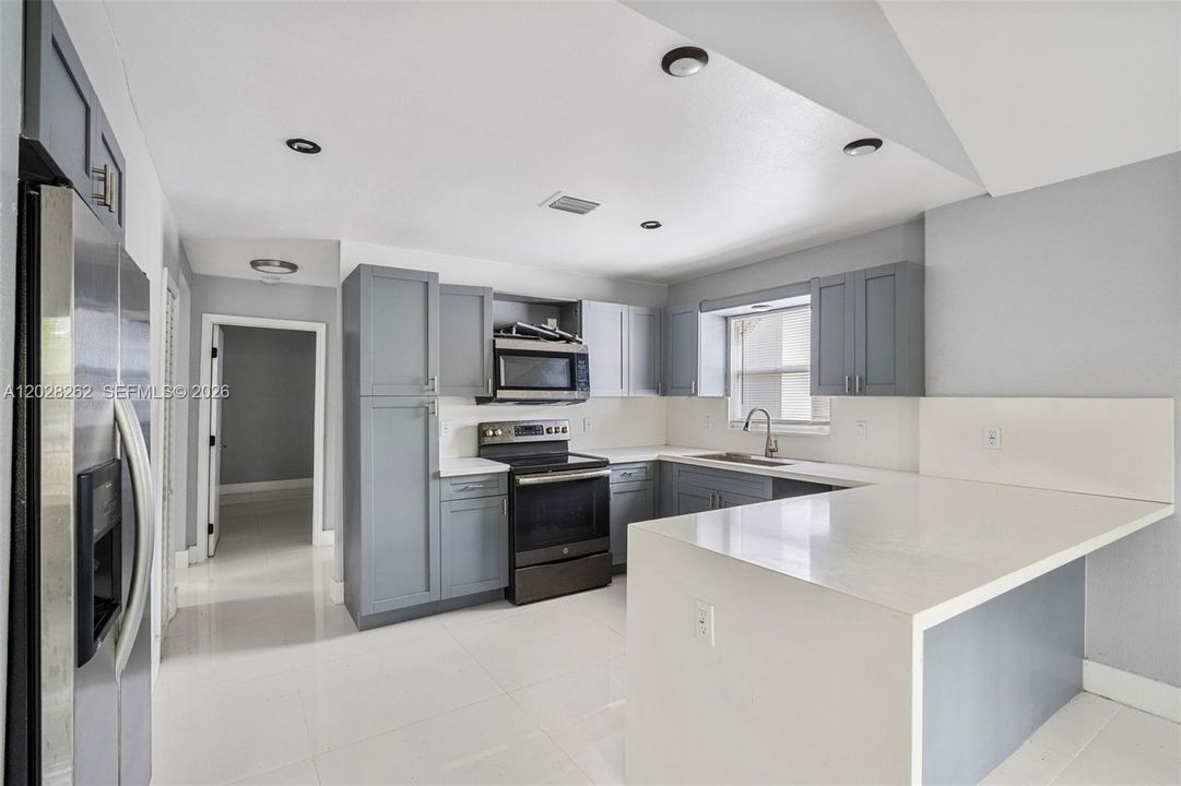 Activo con contrato: $595,000 (3 camas, 2 baños, 1600 Pies cuadrados)