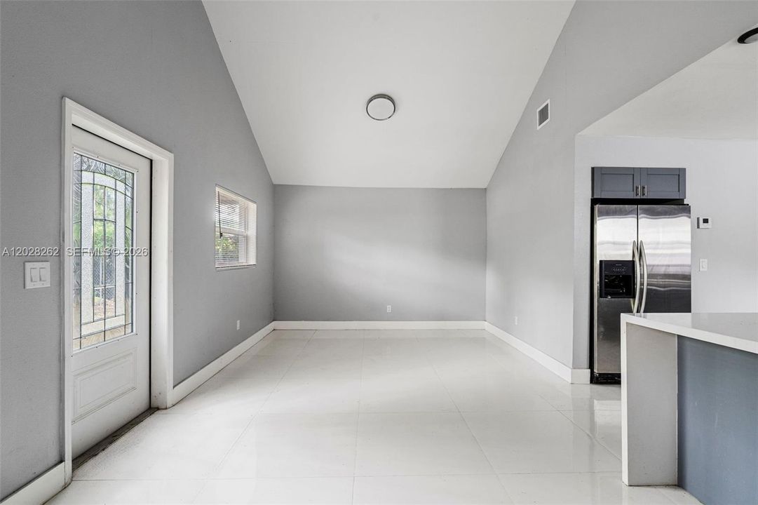 Activo con contrato: $595,000 (3 camas, 2 baños, 1600 Pies cuadrados)