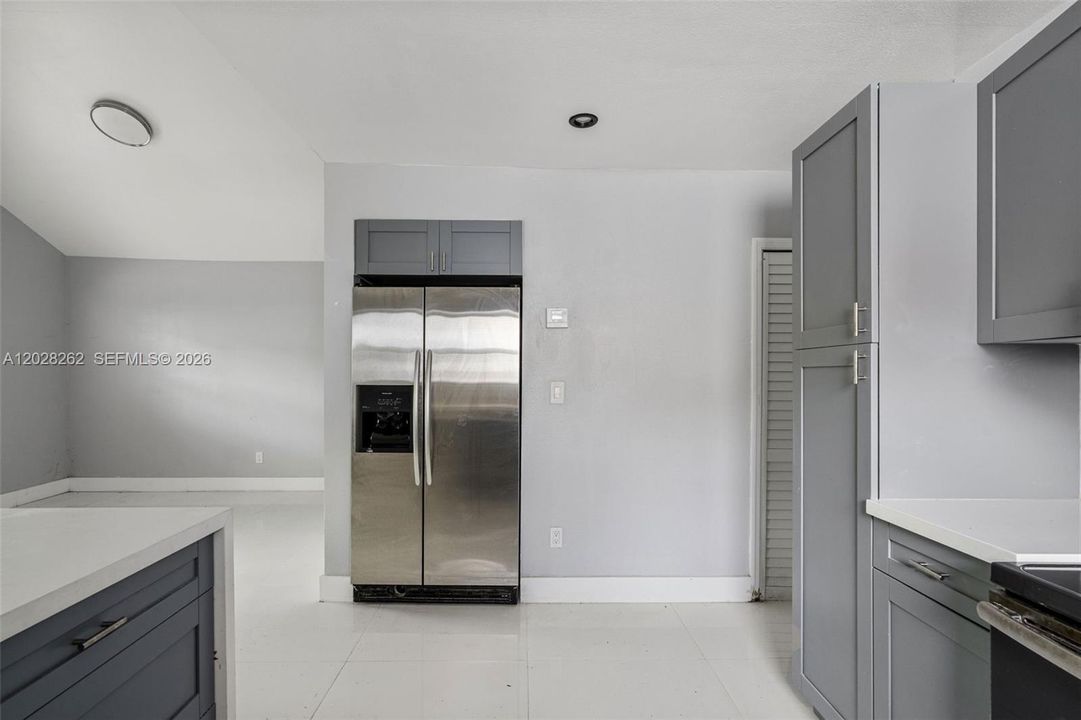 Activo con contrato: $595,000 (3 camas, 2 baños, 1600 Pies cuadrados)