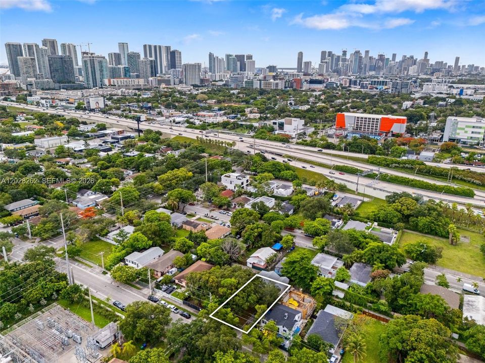 Activo con contrato: $595,000 (3 camas, 2 baños, 1600 Pies cuadrados)