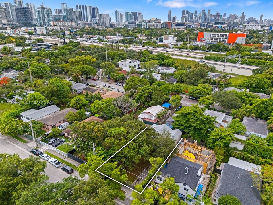 Activo con contrato: $595,000 (3 camas, 2 baños, 1600 Pies cuadrados)