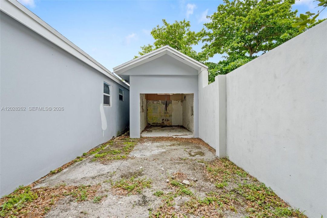Activo con contrato: $595,000 (3 camas, 2 baños, 1600 Pies cuadrados)
