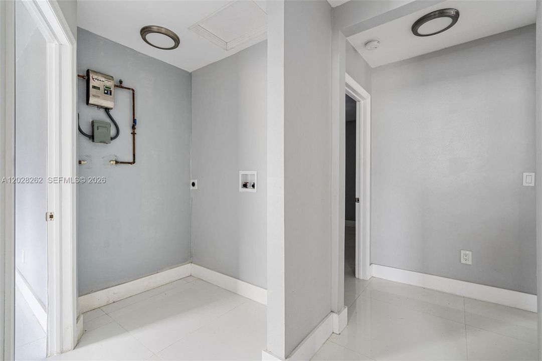 Activo con contrato: $595,000 (3 camas, 2 baños, 1600 Pies cuadrados)