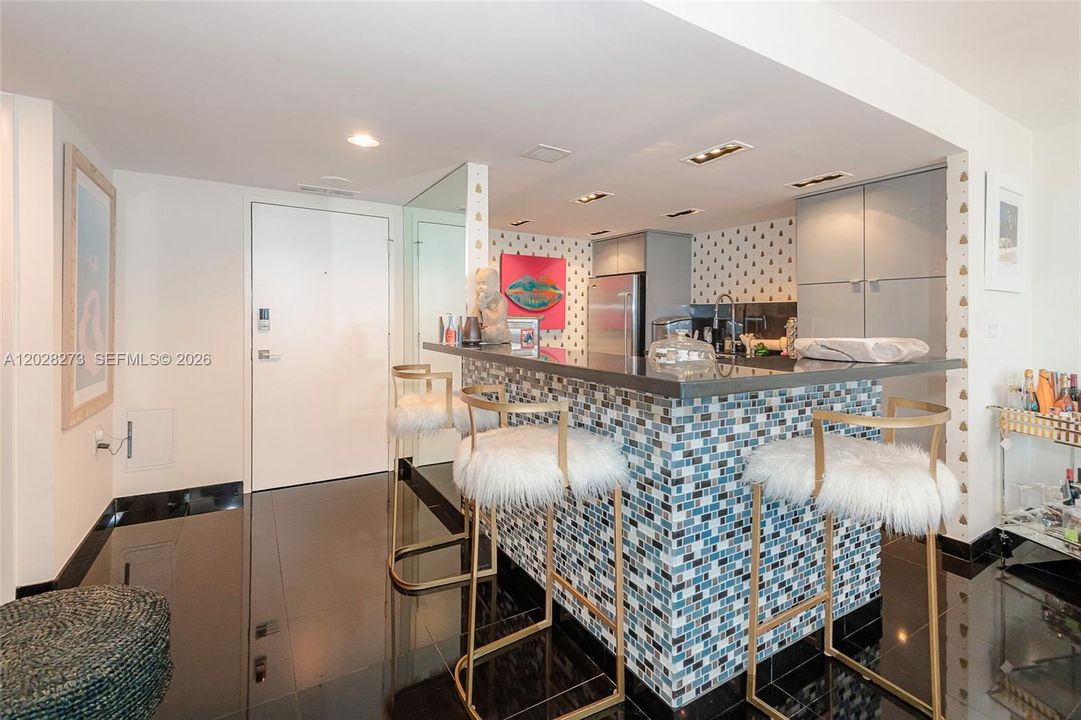 For Rent: $4,500 (1 beds, 1 baths, 1027 Square Feet)