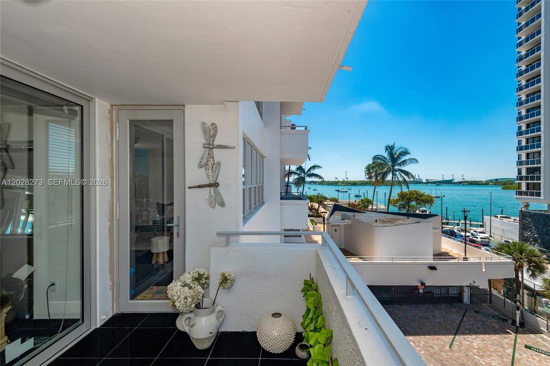 For Rent: $4,500 (1 beds, 1 baths, 1027 Square Feet)