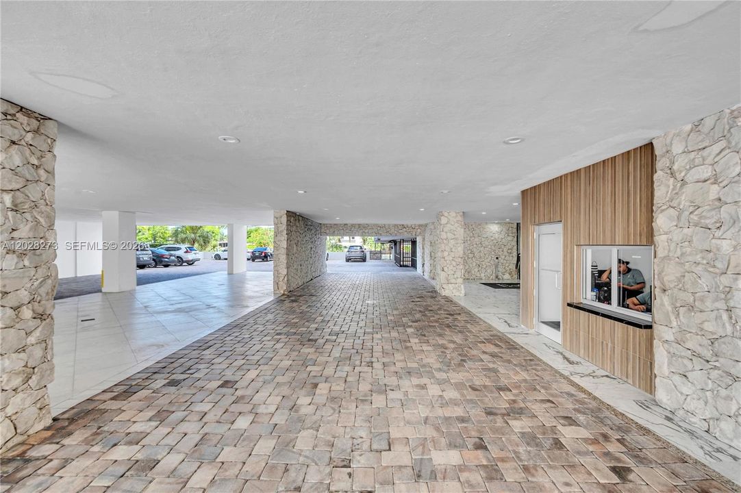 For Rent: $4,500 (1 beds, 1 baths, 1027 Square Feet)