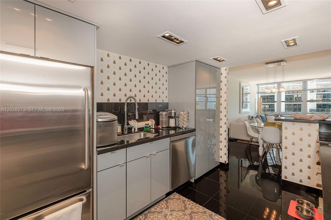 For Rent: $4,500 (1 beds, 1 baths, 1027 Square Feet)