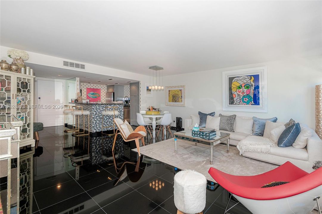 For Rent: $4,500 (1 beds, 1 baths, 1027 Square Feet)