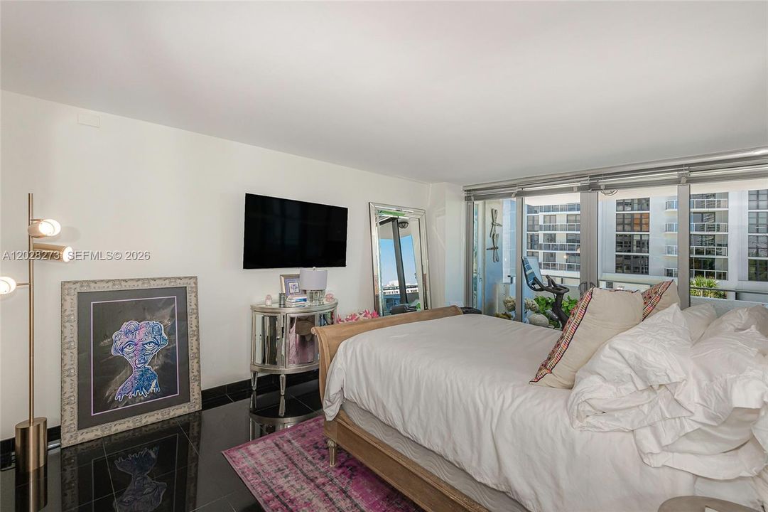 For Rent: $4,500 (1 beds, 1 baths, 1027 Square Feet)