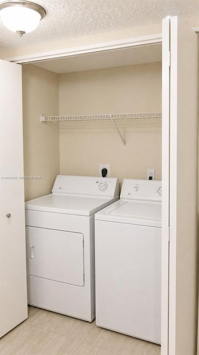 For Rent: $2,300 (2 beds, 2 baths, 981 Square Feet)