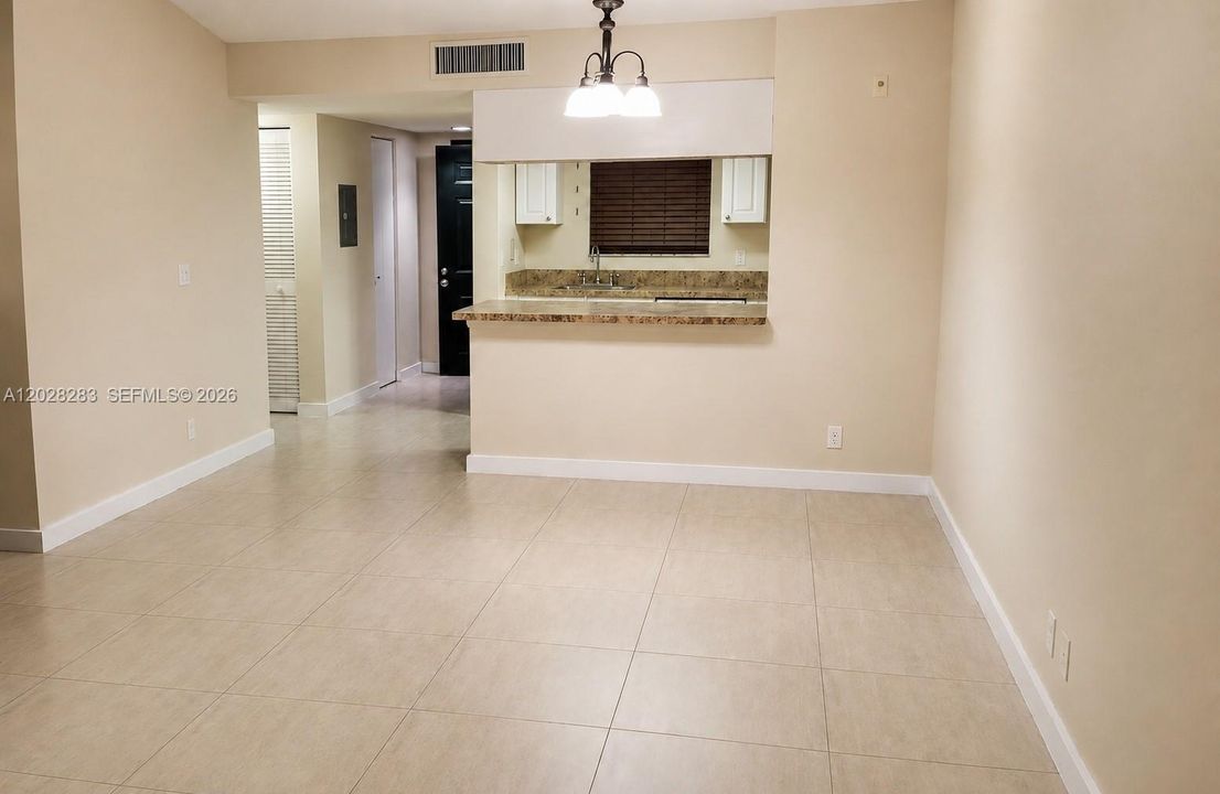 For Rent: $2,300 (2 beds, 2 baths, 981 Square Feet)