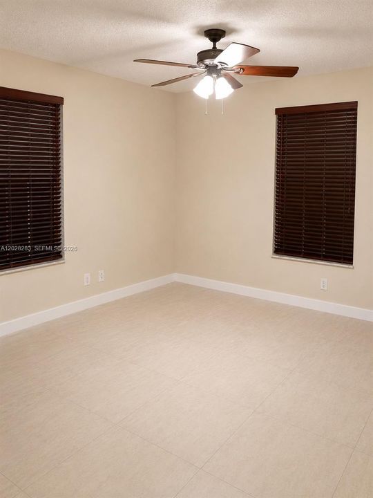 For Rent: $2,300 (2 beds, 2 baths, 981 Square Feet)
