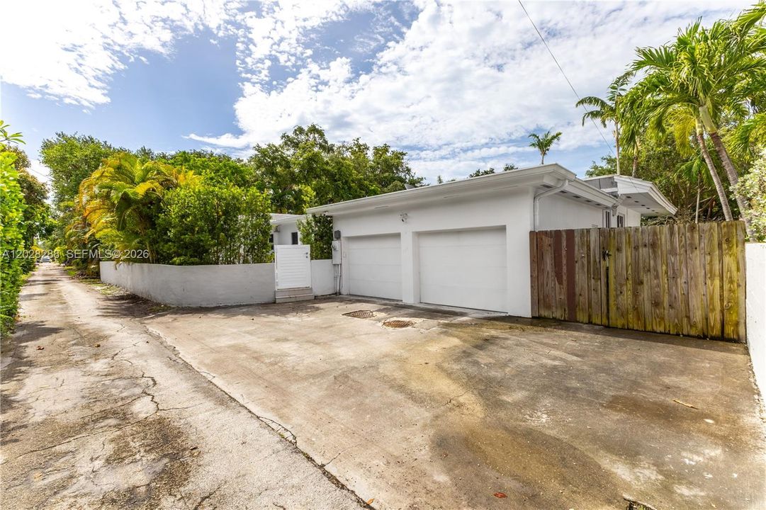 For Sale: $2,750,000 (5 beds, 3 baths, 3174 Square Feet)