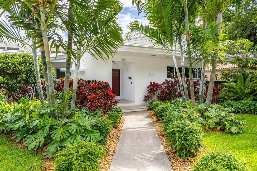 For Sale: $2,750,000 (5 beds, 3 baths, 3174 Square Feet)