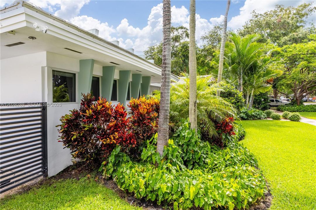For Sale: $2,750,000 (5 beds, 3 baths, 3174 Square Feet)
