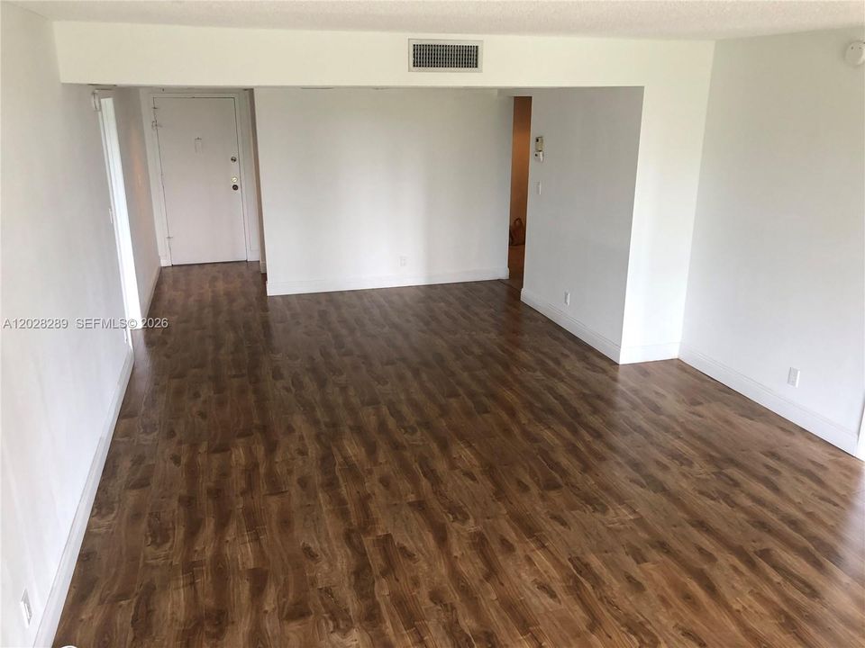 На продажу: $330,000 (2 спален, 2 ванн, 1273 Квадратных фут)