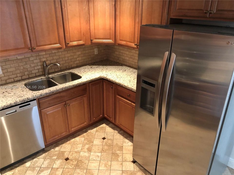 На продажу: $330,000 (2 спален, 2 ванн, 1273 Квадратных фут)