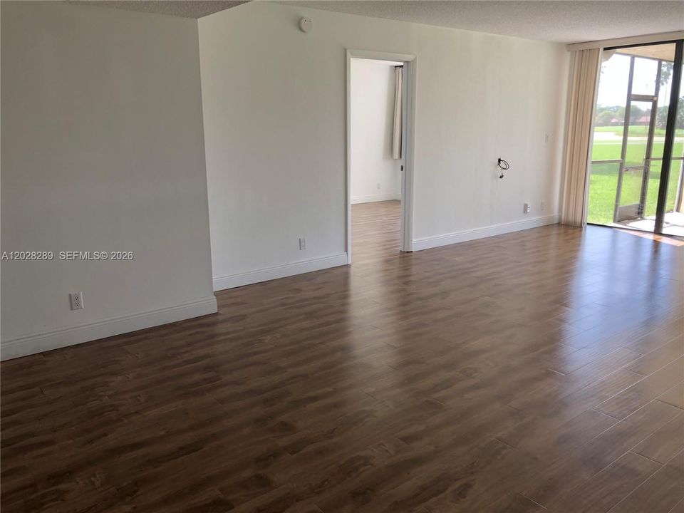На продажу: $330,000 (2 спален, 2 ванн, 1273 Квадратных фут)