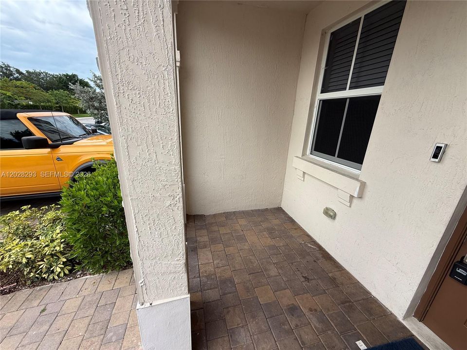 En Venta: $575,000 (4 camas, 2 baños, 1820 Pies cuadrados)
