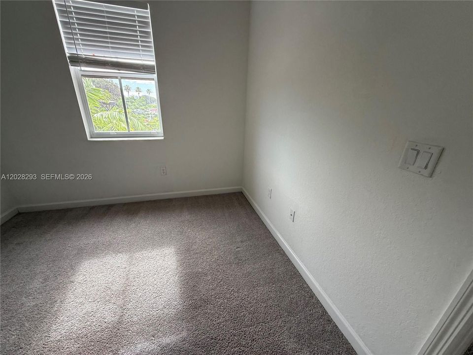 En Venta: $575,000 (4 camas, 2 baños, 1820 Pies cuadrados)