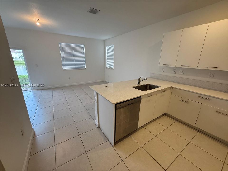 En Venta: $575,000 (4 camas, 2 baños, 1820 Pies cuadrados)