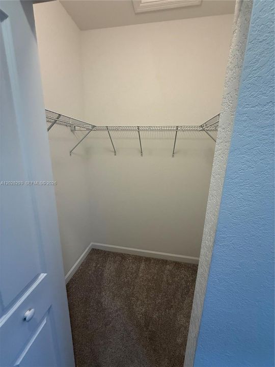 En Venta: $575,000 (4 camas, 2 baños, 1820 Pies cuadrados)