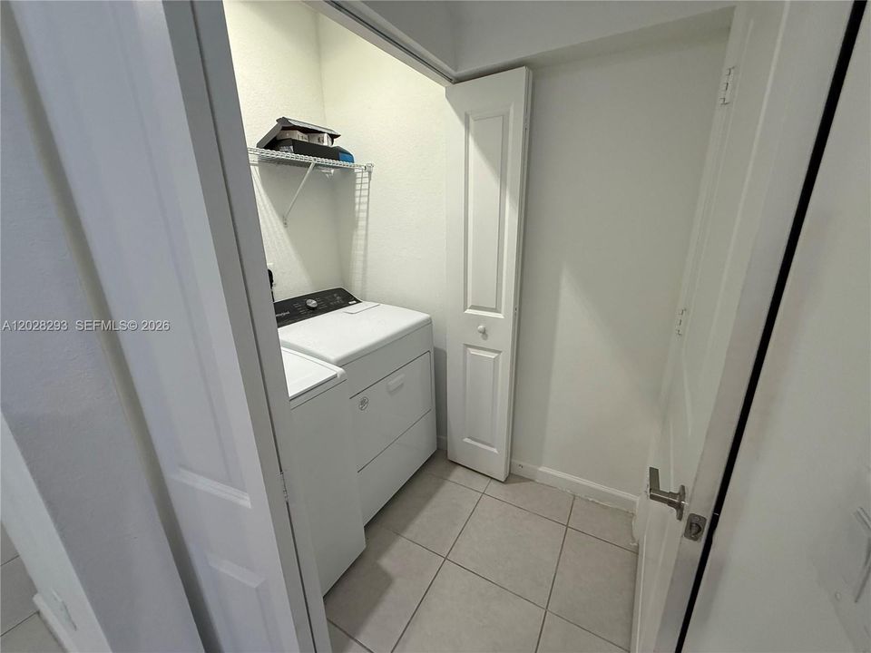 En Venta: $575,000 (4 camas, 2 baños, 1820 Pies cuadrados)