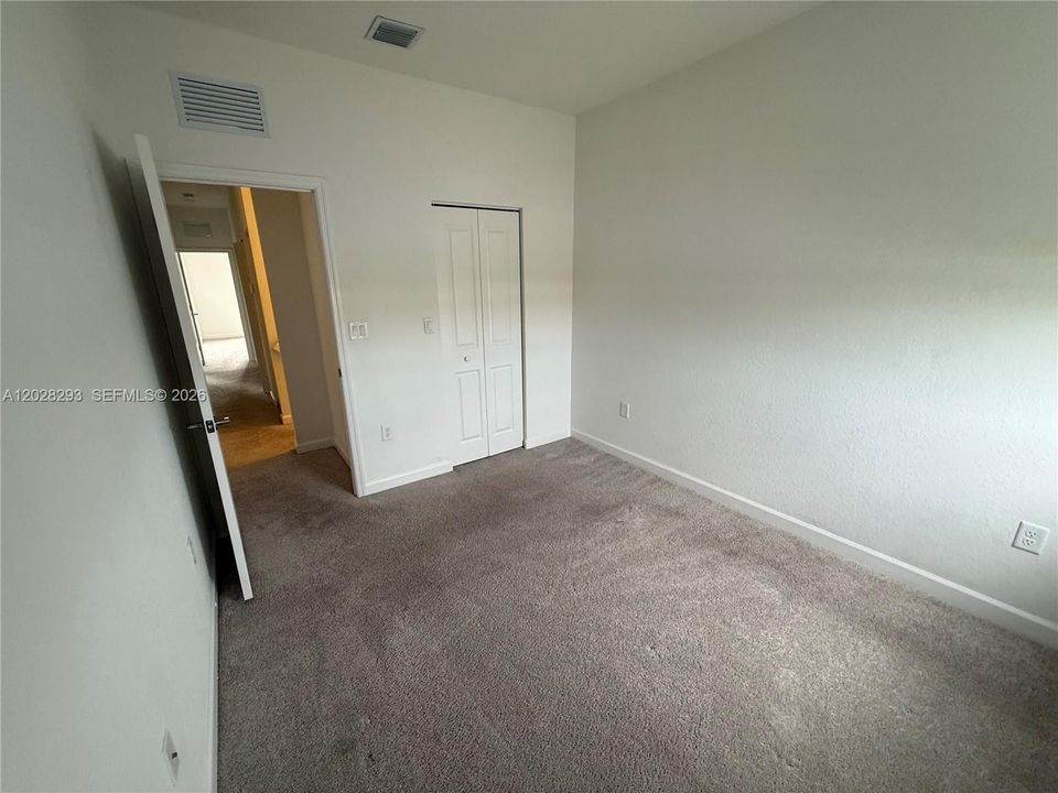 En Venta: $575,000 (4 camas, 2 baños, 1820 Pies cuadrados)
