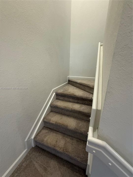 En Venta: $575,000 (4 camas, 2 baños, 1820 Pies cuadrados)