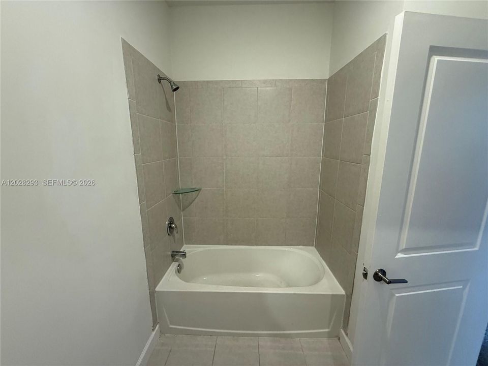En Venta: $575,000 (4 camas, 2 baños, 1820 Pies cuadrados)