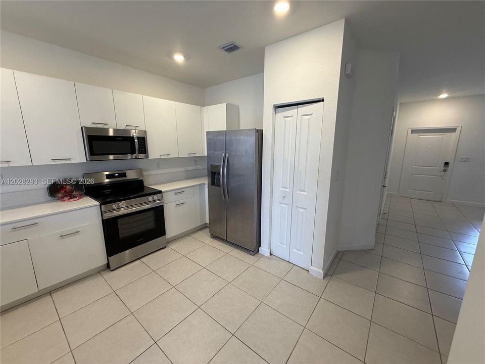 En Venta: $575,000 (4 camas, 2 baños, 1820 Pies cuadrados)