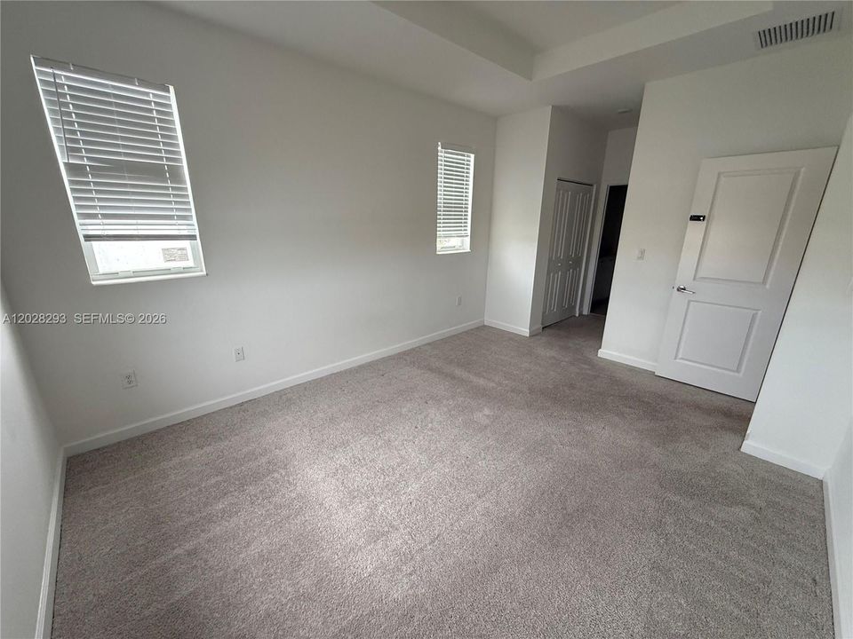 En Venta: $575,000 (4 camas, 2 baños, 1820 Pies cuadrados)