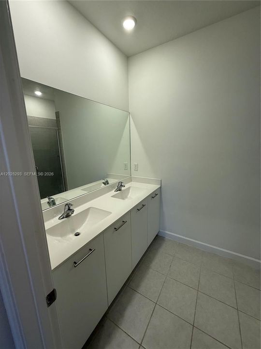 En Venta: $575,000 (4 camas, 2 baños, 1820 Pies cuadrados)