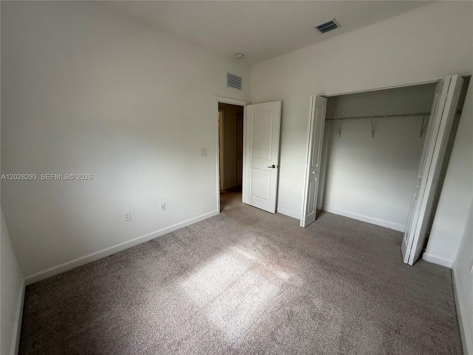 En Venta: $575,000 (4 camas, 2 baños, 1820 Pies cuadrados)