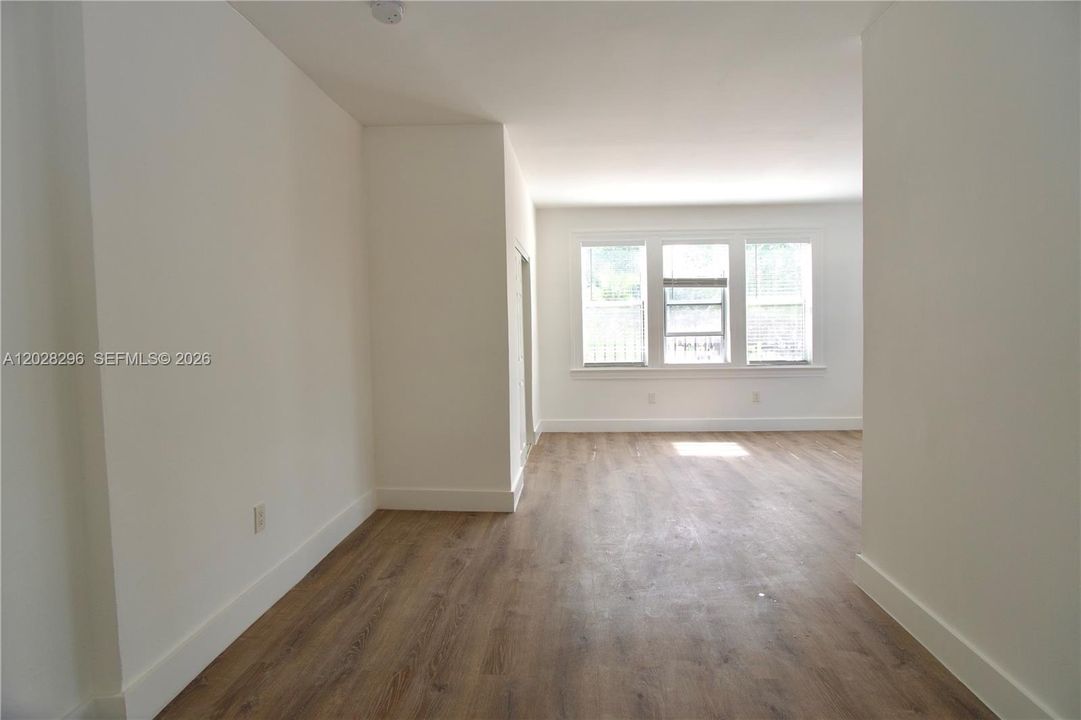 В аренду: $1,650 (0 спален, 1 ванн, 0 Квадратных фут)