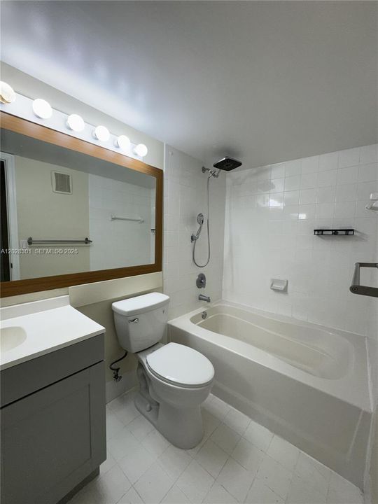 Active With Contract: $2,000 (1 beds, 1 baths, 690 Square Feet)