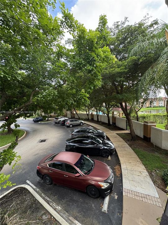 Active With Contract: $2,000 (1 beds, 1 baths, 690 Square Feet)