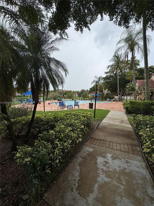 Active With Contract: $2,000 (1 beds, 1 baths, 690 Square Feet)