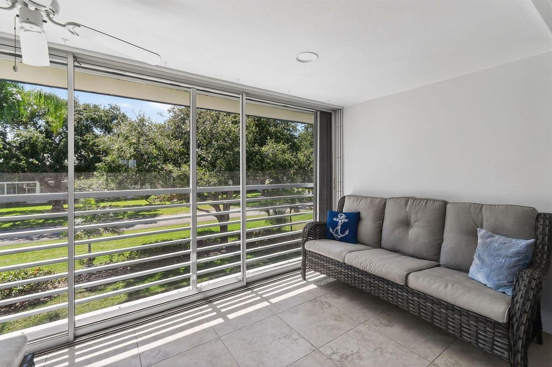 9GardenSt#204J(37)
