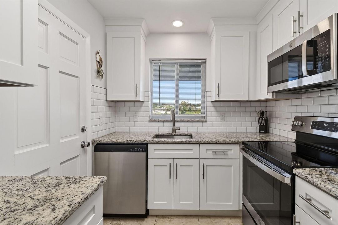 9GardenSt#204J(18)