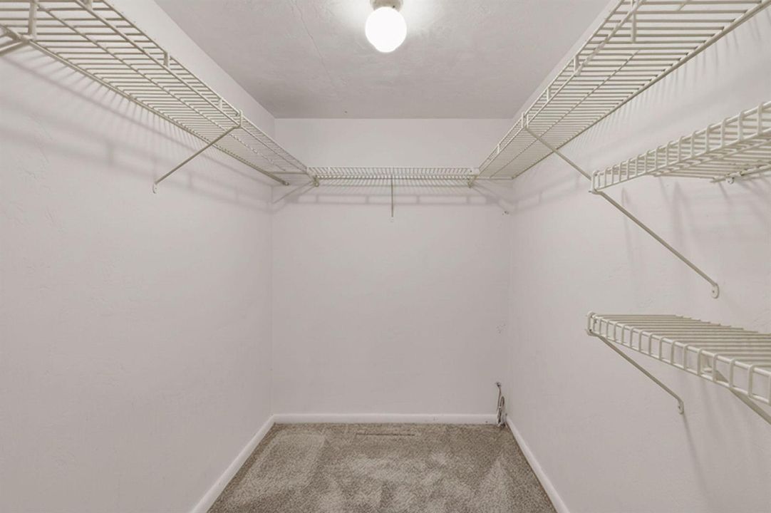 9GardenSt#204J(30)