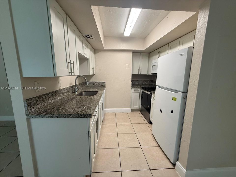 В аренду: $2,050 (2 спален, 1 ванн, 944 Квадратных фут)