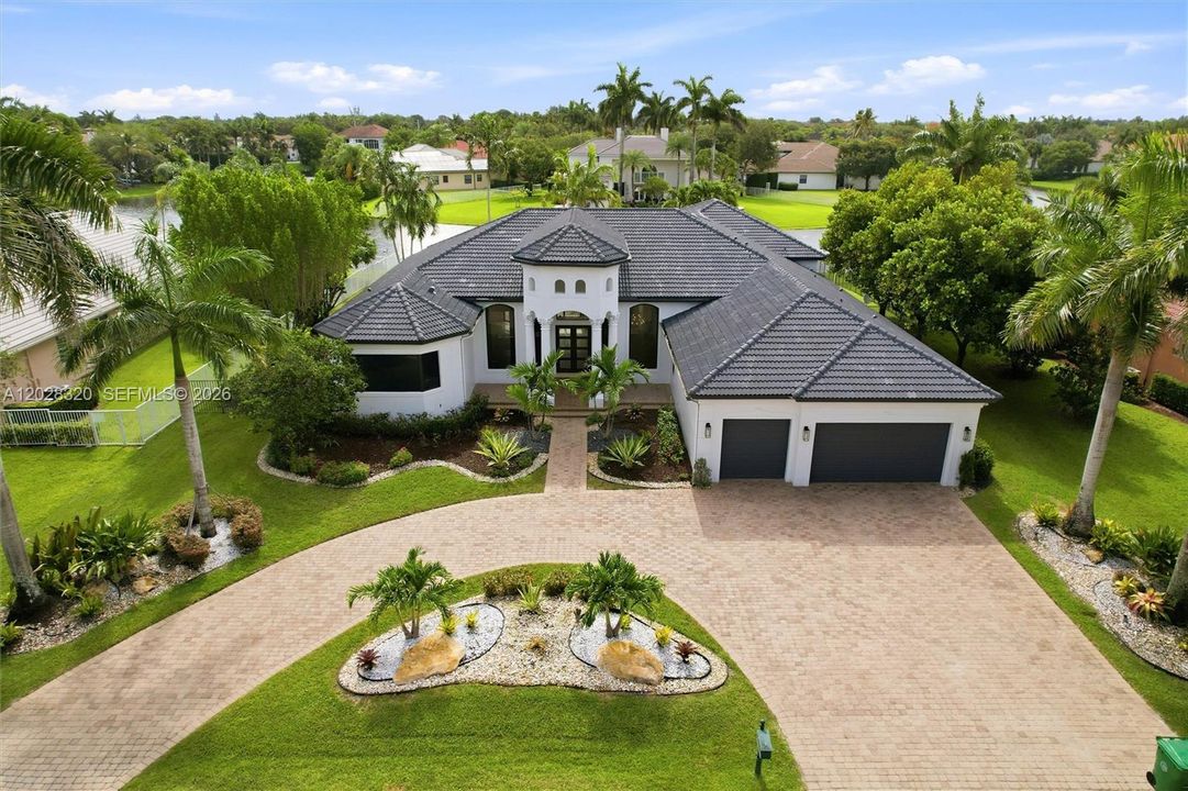 For Sale: $2,725,000 (5 beds, 5 baths, 4556 Square Feet)