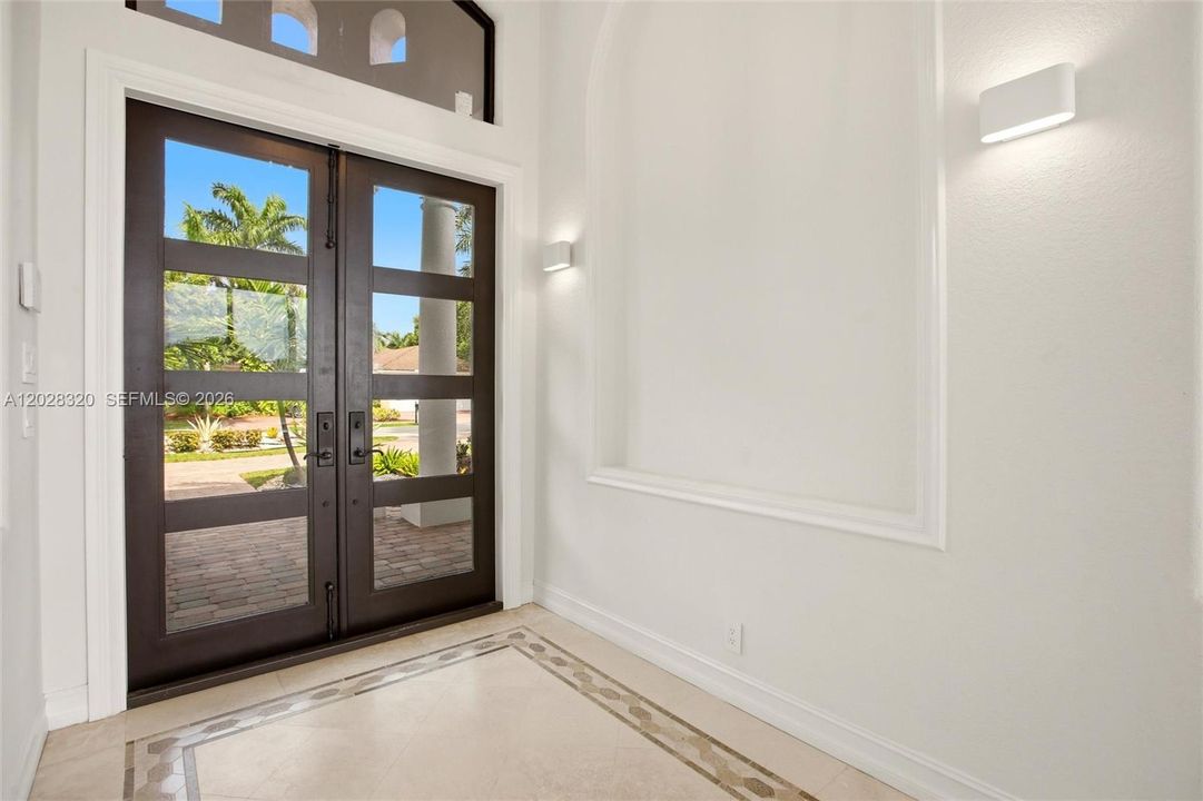 For Sale: $2,725,000 (5 beds, 5 baths, 4556 Square Feet)