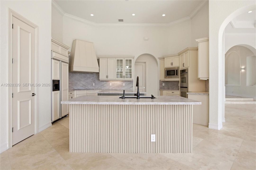 For Sale: $2,725,000 (5 beds, 5 baths, 4556 Square Feet)