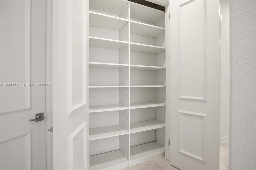 На продажу: $2,725,000 (5 спален, 5 ванн, 4556 Квадратных фут)